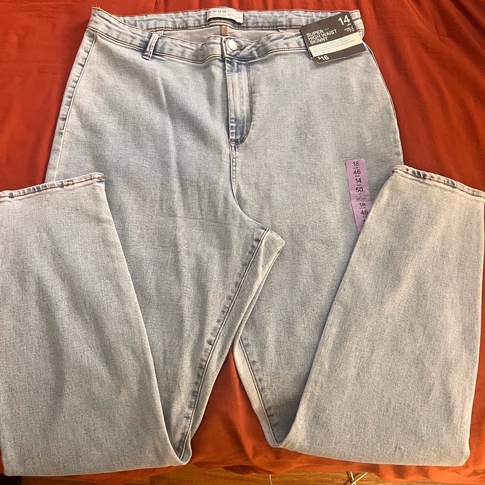 NEW High Rise 2 Pairs of Denim & Co Lt Blue and a dark blue classic Style Jeans